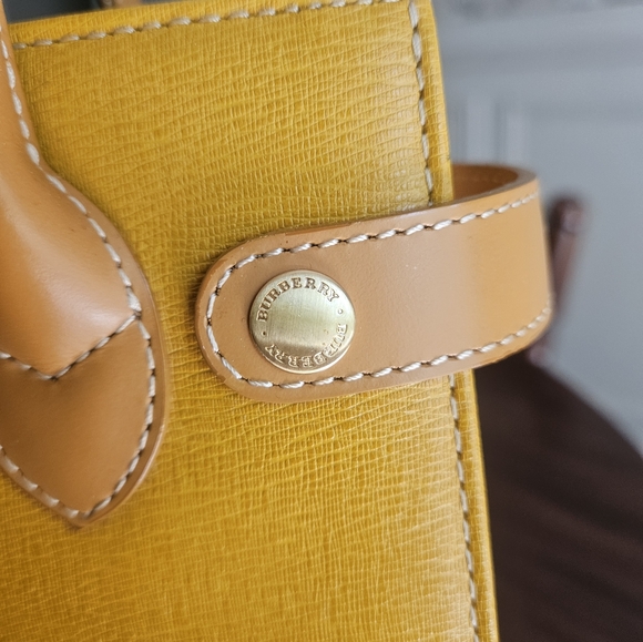 Burberry Bundle! Gorgeous Top Handle Bag And Matching Wallet In EUC - Picture 7 of 16